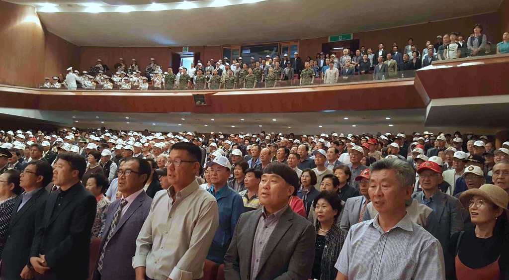 한라대학 한라아트홀 6.25 제 69주년 행사 참석자들