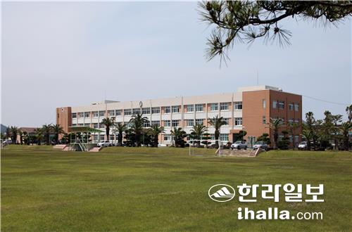 성산고 전경.