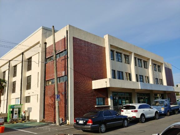 11월 철거작업이 시작되는 서귀포시민회관.