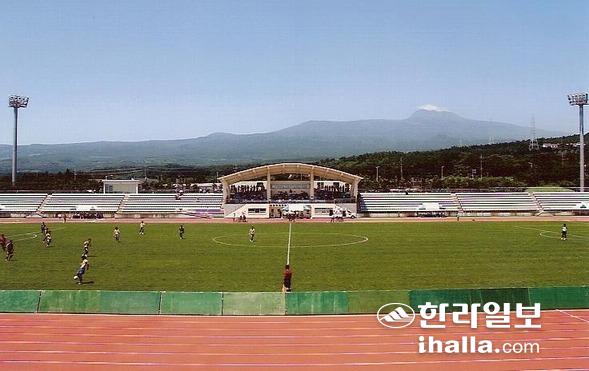 강창학구장.