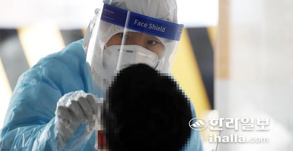 코로나19 검체 채취.