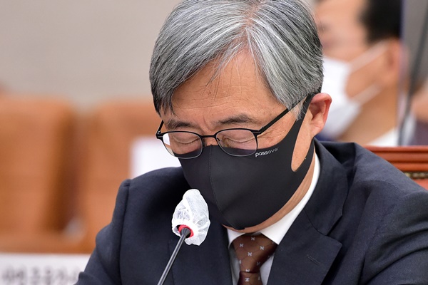 국회에 출석한 최재형 감사원장.