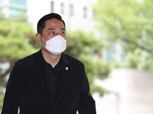 강용석 변호사.