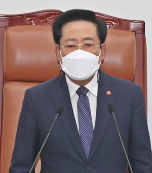 인삿말하는 좌남수 제주자치도의회 의장.