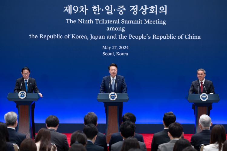 제9차 한일중 정상회의 공동기자회견 모습. 대통령실 제공.
